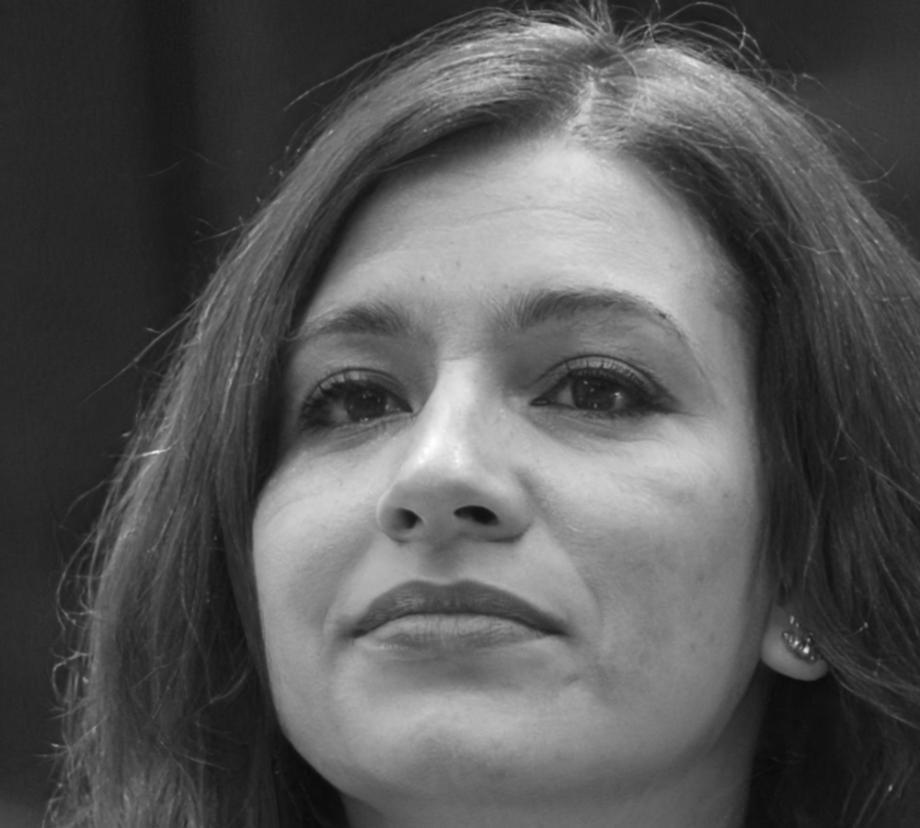 Asesora financiera especializada en presupuestación de capital